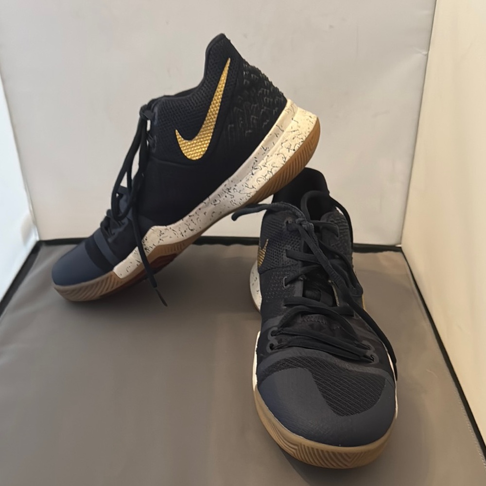 Nike Black and Gold High-Tops‎ size Boys 7Y